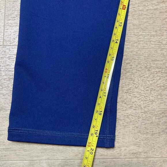 Her Universe Superman Print Mesh Inset Capris by DC Comics, Juniors' Medium - Picture 2 of 12